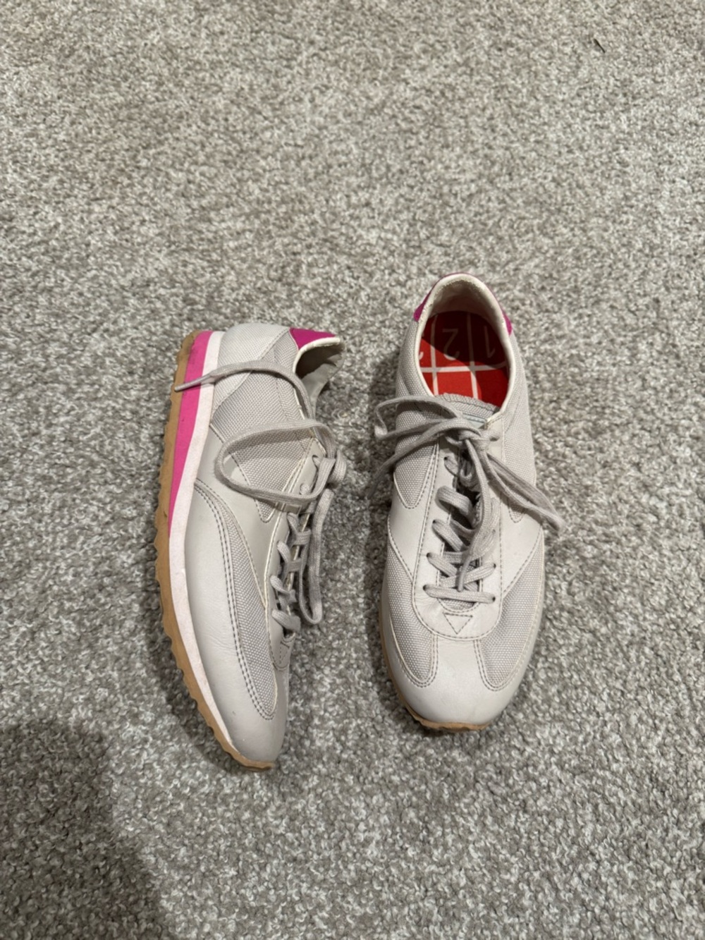 Brooks Women's Light Gray Sneakers with Pink Heel Stripe